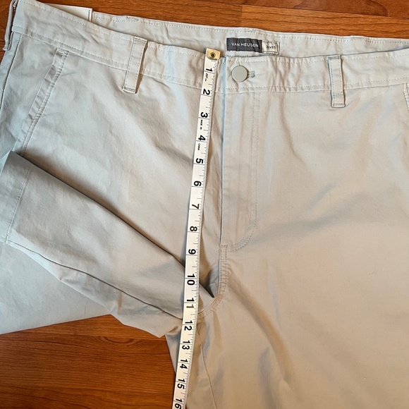 Van Heusen Men's Casual Short Flat Front; New with tags; 38Wx9.5 - Picture 15 of 16